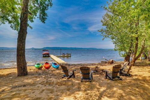 Hot Tub and Dock Beachfront Oasis in Stockholm!