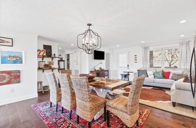 Hot tub, Cigar Room, Lakefront 4 Bedroom Cabin Fire-pit, Summer Dock & Games