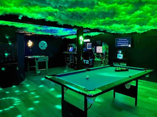 Hot Tub & Cloud Ceiling House