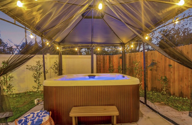 Hot tub/Firepit/Arcades/Centrally located in LA