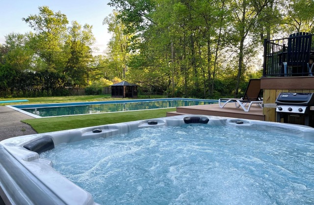 Hot Tub | Game Rooms | Coffee | Sleeps 16 | N64