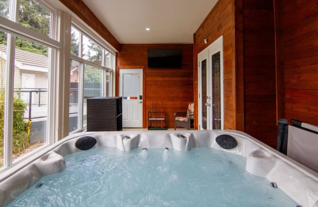 Hot Tub | Games Room | King Bed