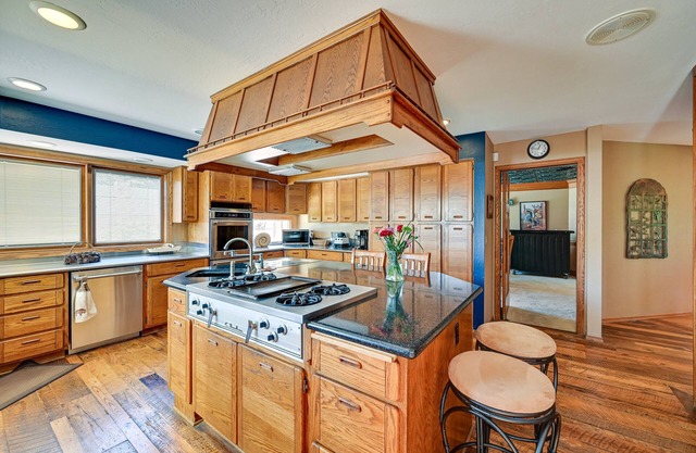 Hot Tub + Games: Spacious Golf Retreat in Payson