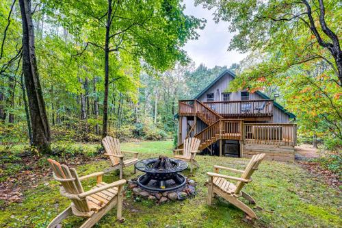 Hot Tub Haven 10 Mi to Hocking Hills State Park!