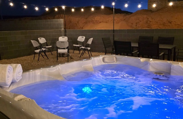Hot Tub, Kayaks, Game Room, Boat Parking, Fire Pit, King, WD