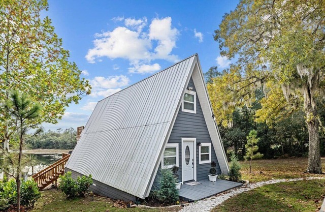 Hot Tub~Lakefront~2 Fire Pits~Pedal Boat~Fishing