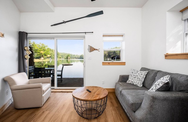 Hot Tub | Lakefront | Arbutus | Bonfire | Fall!