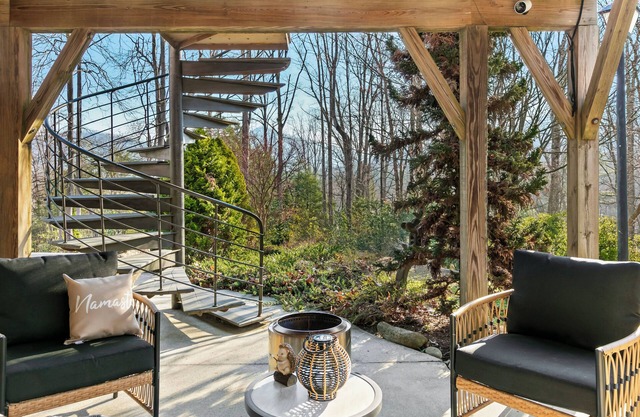 Hot tub/Mins To Asheville & Biltmore/Secluded