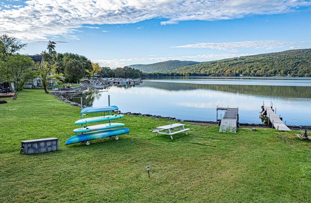 Hot Tub *Movie Theater *Dock *Views *Heated Pool