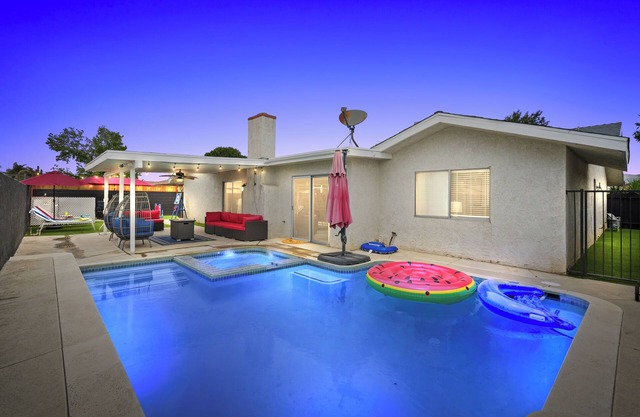 Hot tub - Pool - Firepit - Game Room