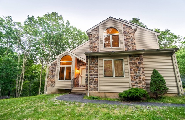 Hot Tub, Pool, Game Room, Arcades and much more