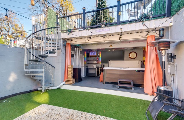 Hot Tub & Rooftop Game Room: Unique Home in DC