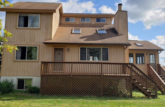 Hot Tub Ski Gulf Luxury in Poconos Amenity Filled 5* Community!