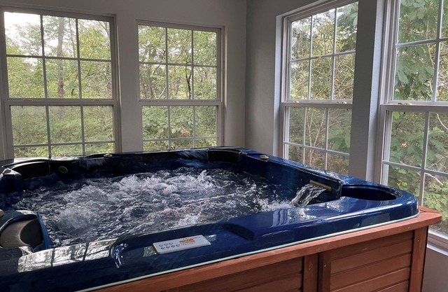 HOT TUB - The Lodge - 4 bedroom home at Table Rock Lake - 2 blocks from water