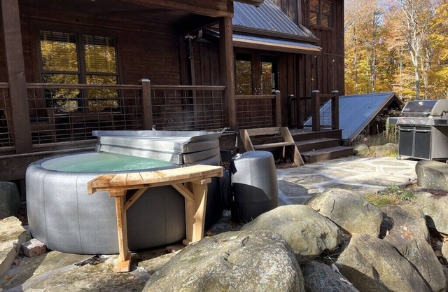 HOT TUB w/Beach Access near Kohler-Andrae