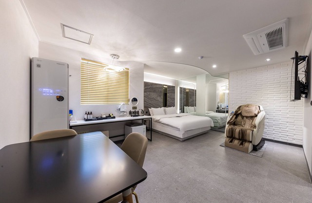 Hotel 24st Urban Brown Seosan Lake Park