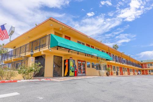 Hotel Avenida - Oceanside Camp Pendleton