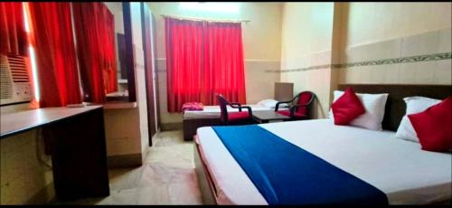 Hotel Blue Moon Near Railway Station With Comfortable Stay