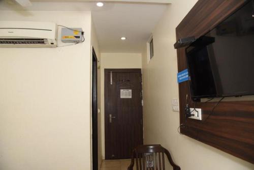 Hotel Grand Inn Near Vaishali Metro Station