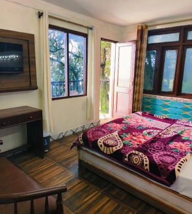 HOTEL HOLIDAY PLAZA DALHOUSIE - Near Ghandhi Chowk Mall Road