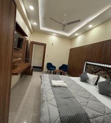 Hotel Keshav Palace