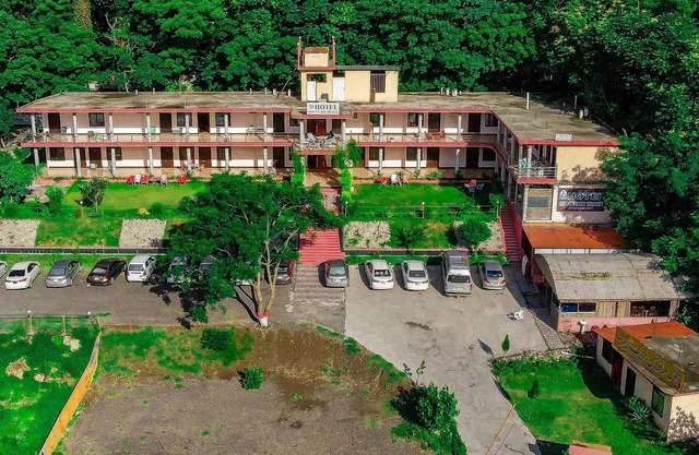 Hotel Mountain Track- Taranna Balakot