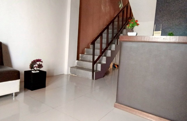 Hotel O Fanilly Guest House MarabahanNearJembatan Rumpiang