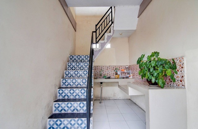 Hotel O Raya Guest House Syariah