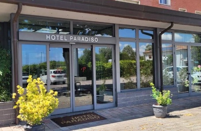 HOTEL PARADISO