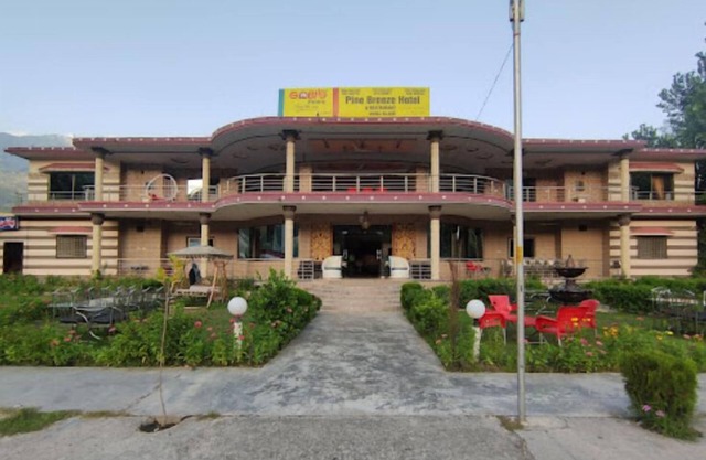 Hotel Pine Breeze And Restaurant