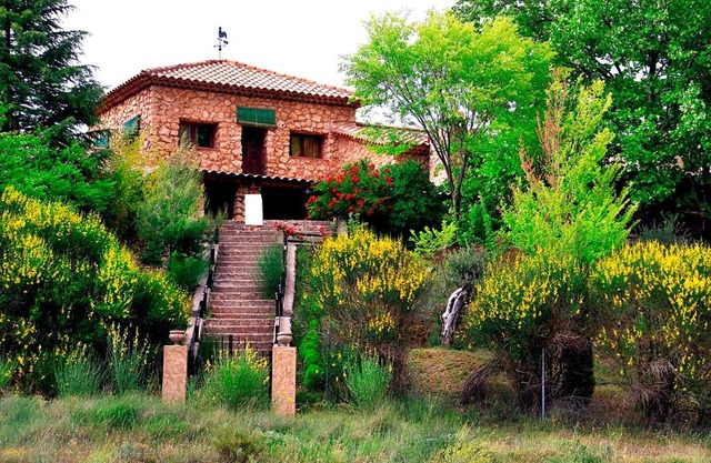 Hotel Royo Guarde-Puente Faco, junto al río Mundo