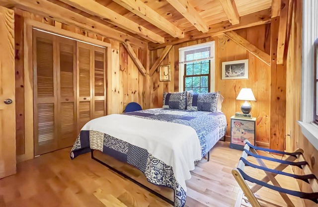 Hounds Nest: Community Decks on Stinson Lake, Dogs Ok, Central AC, Fire Pit, Fast WiFi & more