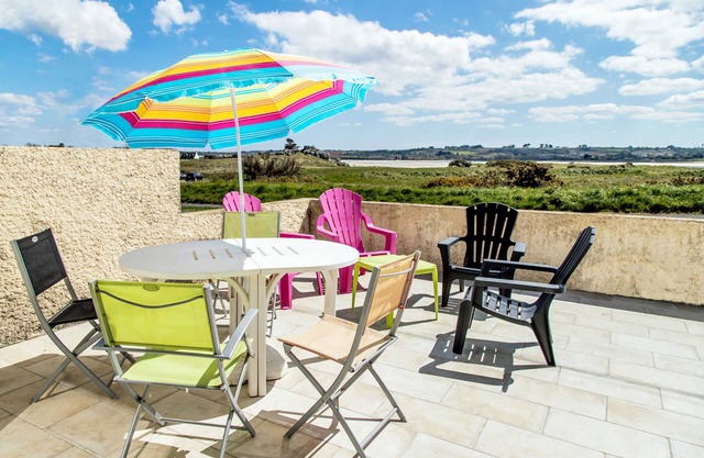 house 100m from the sea, sea view garden of the Clos-living room and bedrooms