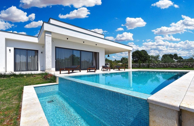 House 2117/39510 (Istria - Svetvinčenat), 13000m from the beach