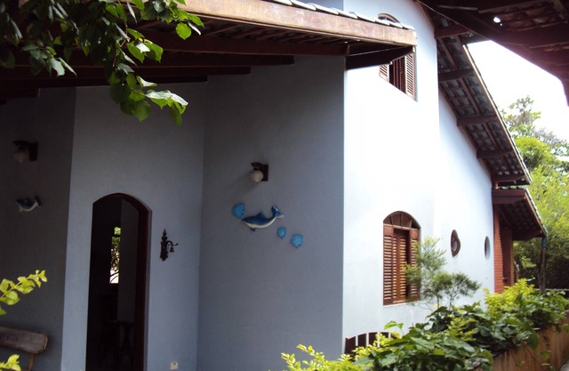 House 4 Bedrooms in Gated Community with Barbecue and Swimming Pool.