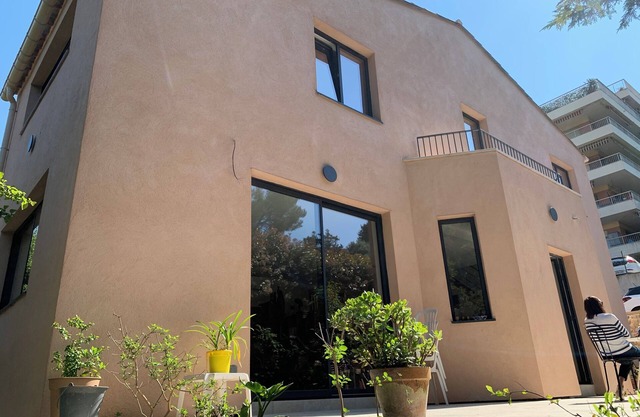 House 7 persons, Vallon de la Tousque with terrace, in a green setting