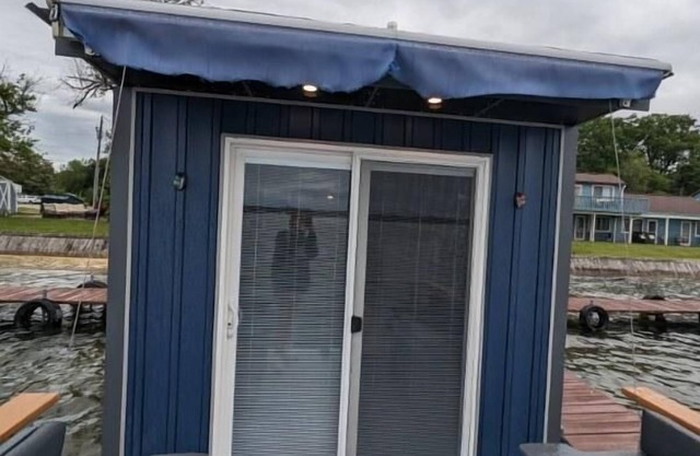 House Boat on Fife Lake