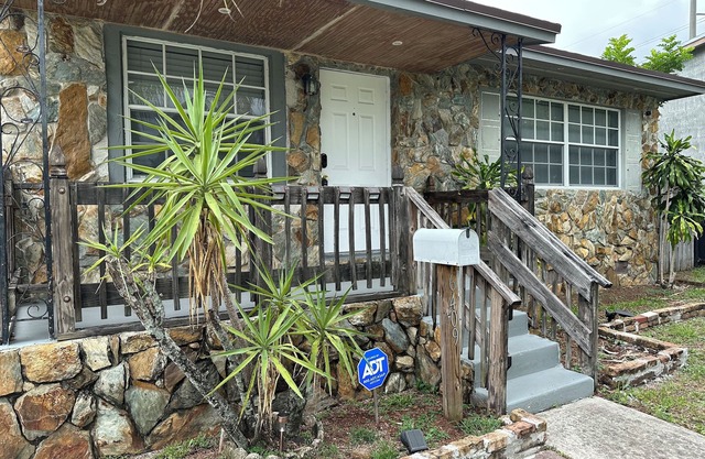 House close to Hard Rock Casino, Airport, Beaches and more