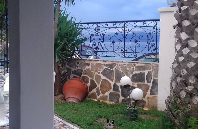 HOUSE DIRECTLY BY THE SEA