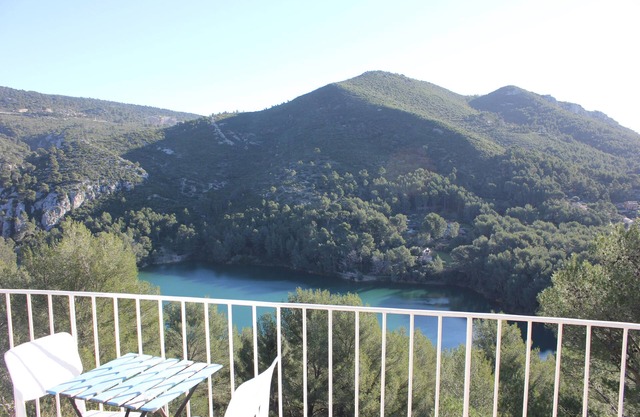 House f5 village provençal, pisc, 15min plage, calme, vue splend lac