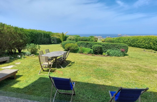 House facing the sea on the GR 34 for 4 to 5 people