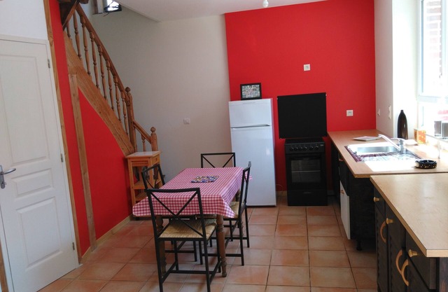 House for 2 to 4 people near the beach, train station and privateer town