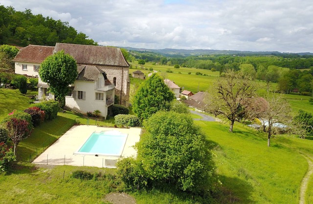 House with garden and private pool