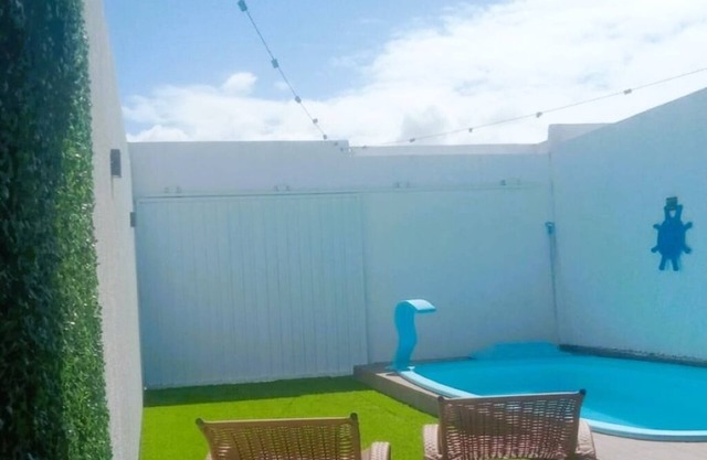 House in a gated community in Emissário de Arembepe with a beautiful gourmet space.