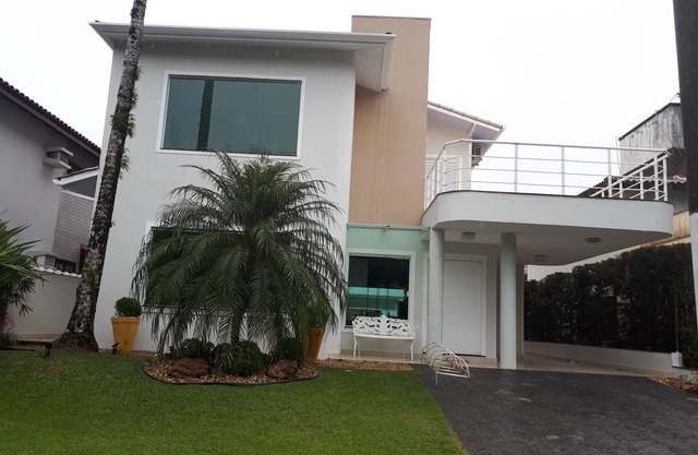 House in a Hanga Roa Resort in Bertioga. Gated community