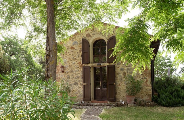 House in enchanting hill location surrounded by vineyards and olive groves