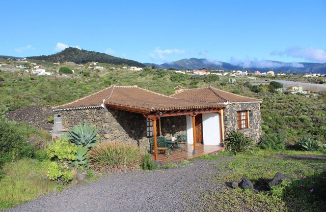 House in Monte Breñas with Private Parking