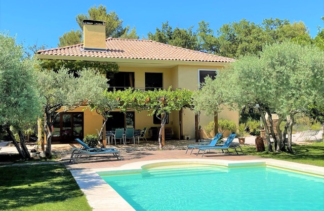 House in Provence with swimming pool, olive grove and hill