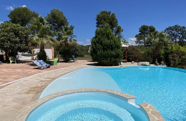 House in Provence : rare wine growing property 12 ha, private swimming pool, fenced