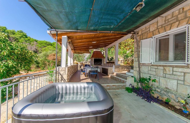 House Isabella (65361-K1) - Necujam - island Solta